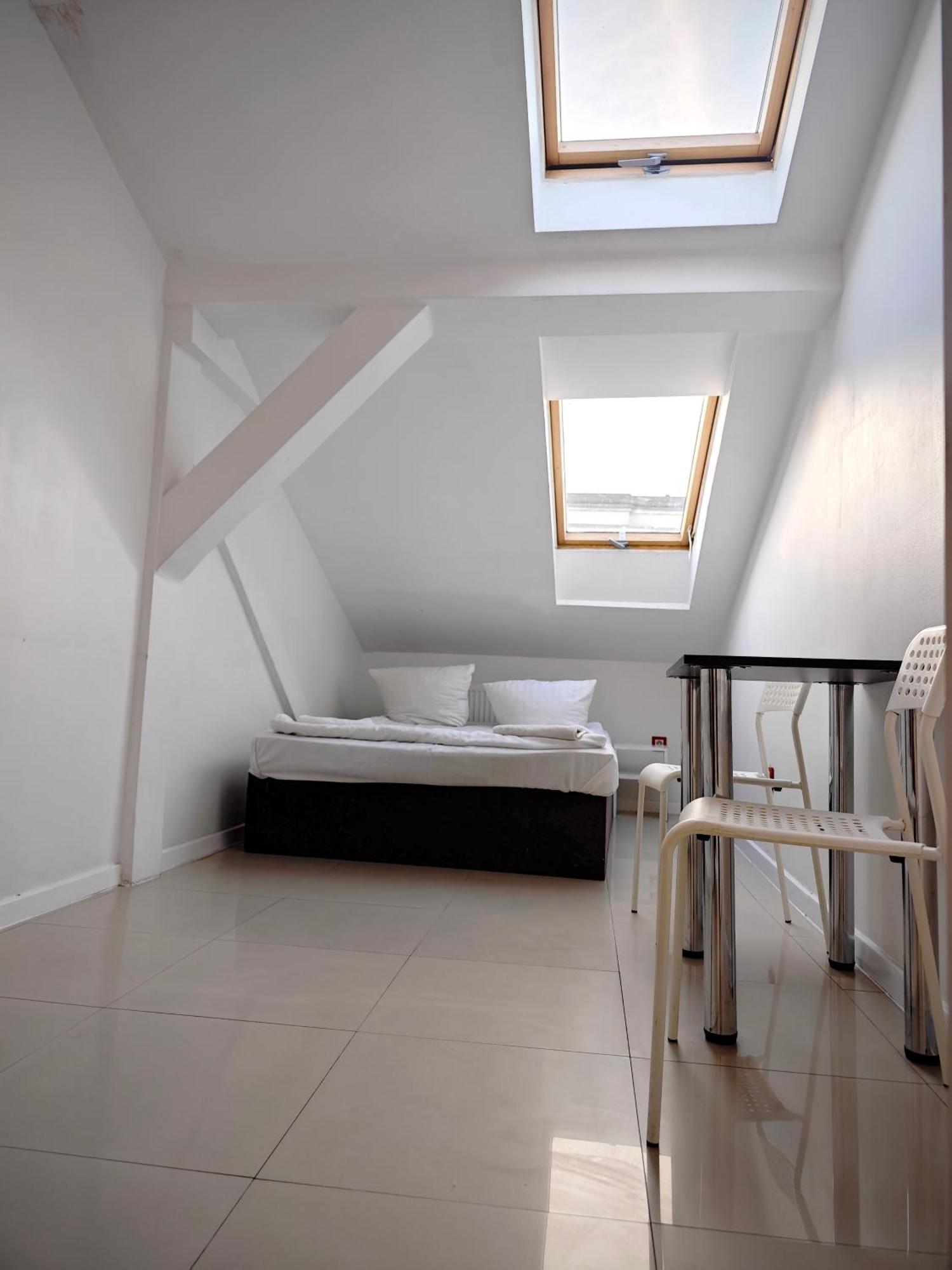 Apartamenty Hoza Attic Studio Varsovia Habitación foto