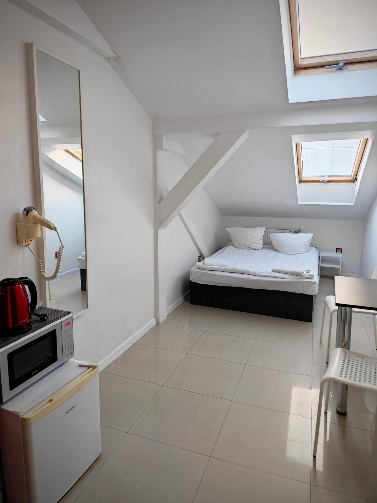 Apartamenty Hoza Attic Studio Varsovia Habitación foto