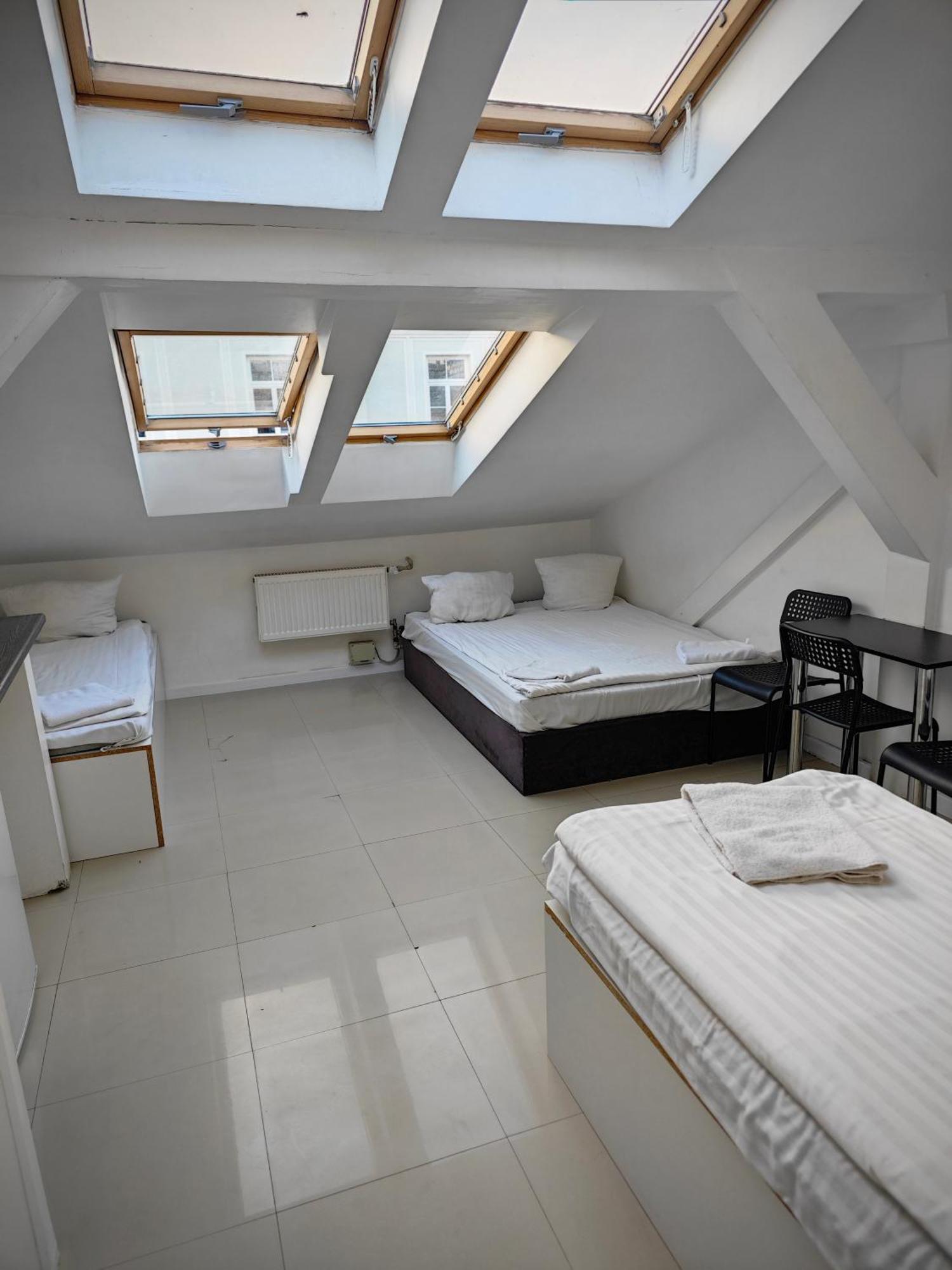Apartamenty Hoza Attic Studio Varsovia Habitación foto