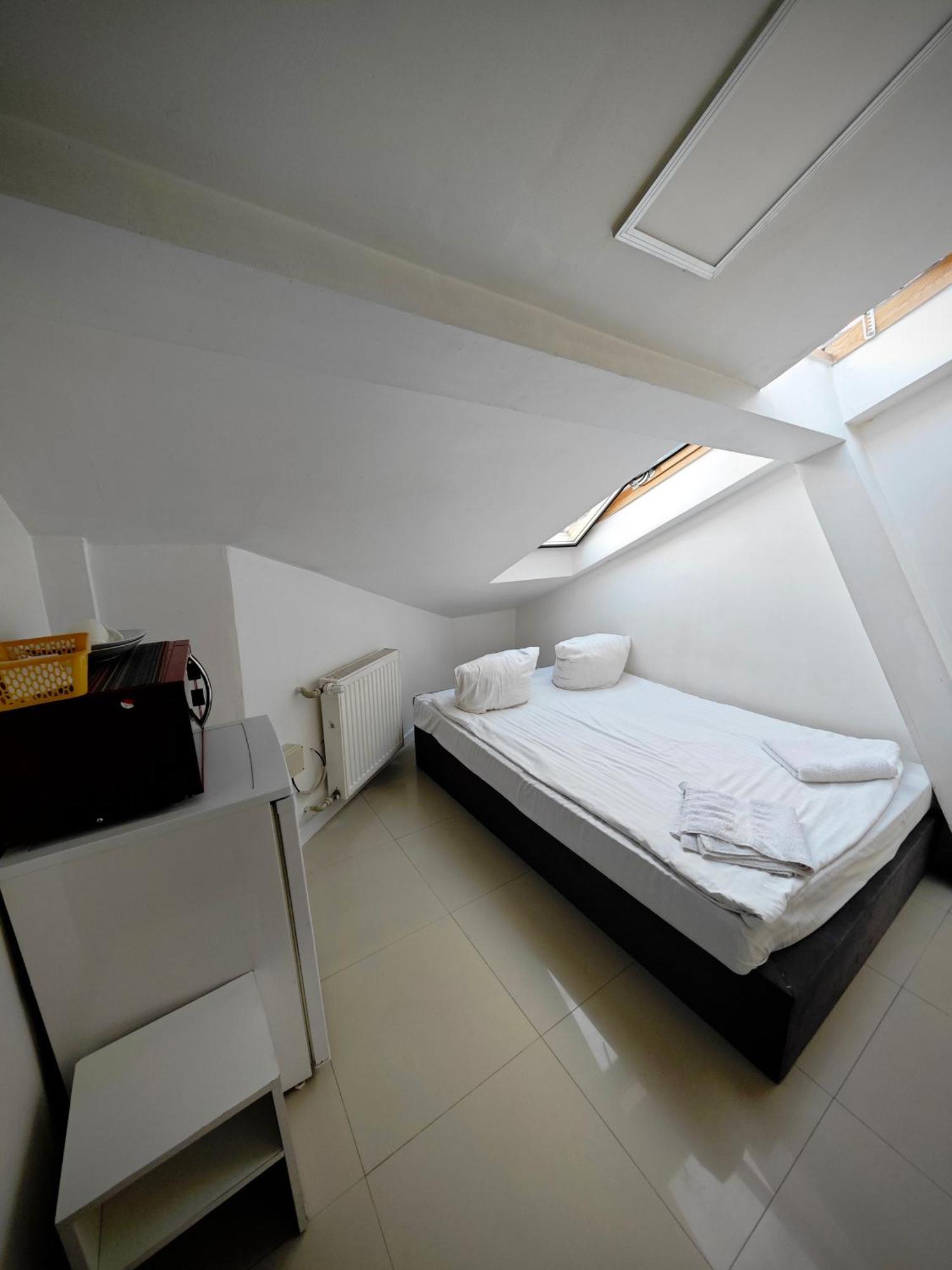 Apartamenty Hoza Attic Studio Varsovia Habitación foto