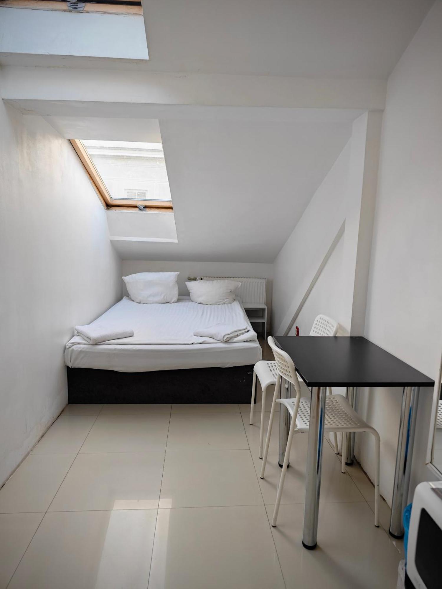 Apartamenty Hoza Attic Studio Varsovia Habitación foto