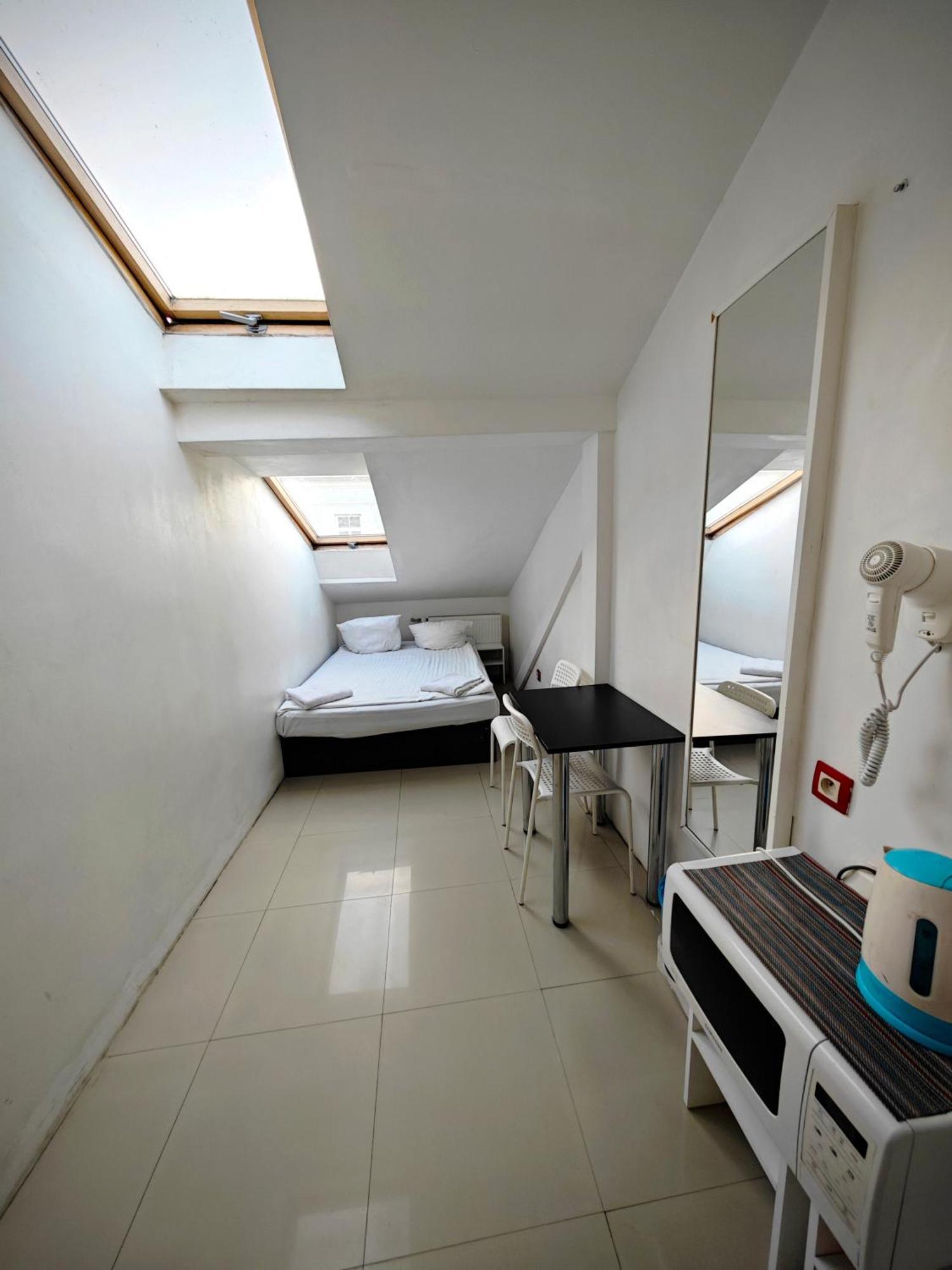 Apartamenty Hoza Attic Studio Varsovia Habitación foto